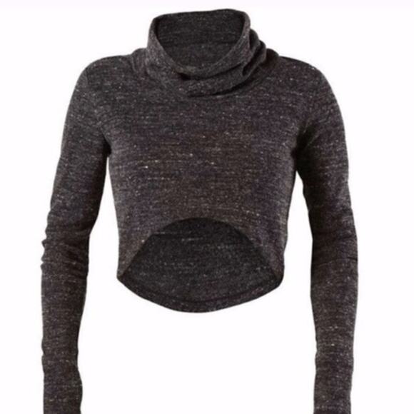 CAbi Glee Grey Pull Over Crop with Thumbholes Medium - Picture 6 of 6